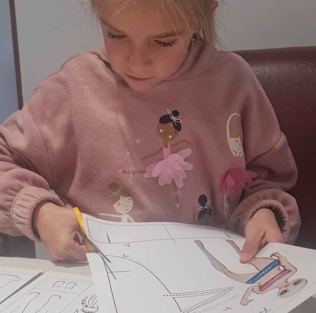 Mommy and Me - Paper Doll Outfits Workshop - 9 October 12:00-14:00